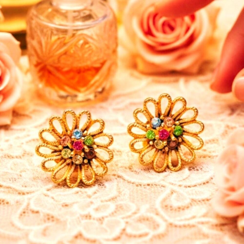 Vintage 1940s Gold Filigree Flower Clip Earrings | Rhinestone Floral
